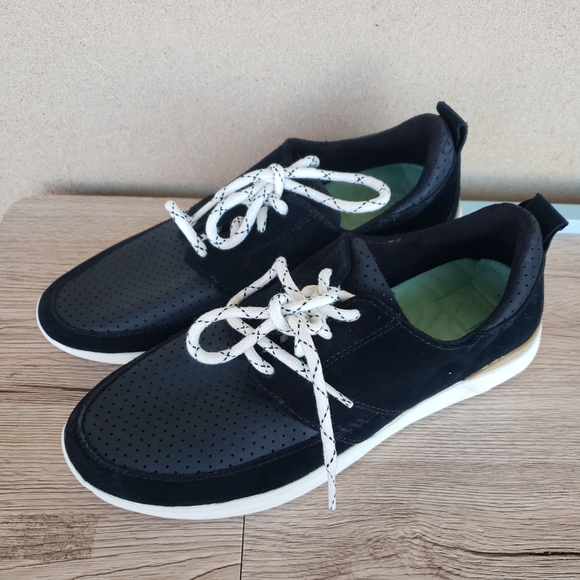 reef black sneakers